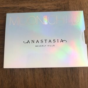 Anastasia Moon Child Glow kit
